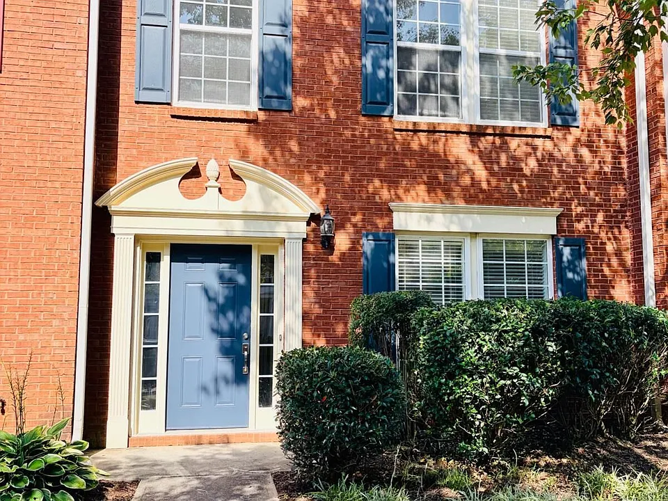 3329 Chastain Gardens Dr NW