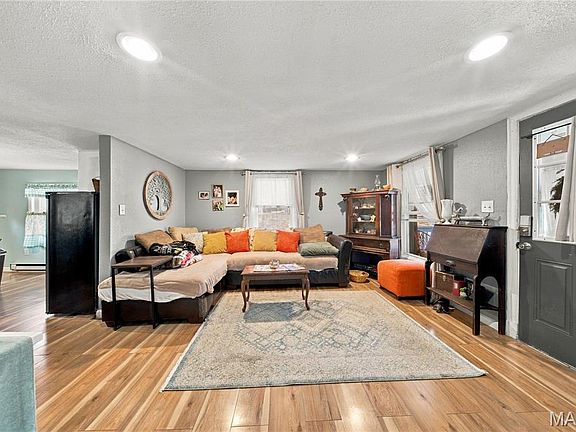 5th image of 206 S Walker Ave