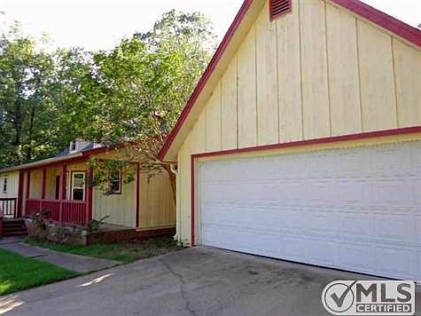 2nd image of 9 Holly Oak Dr