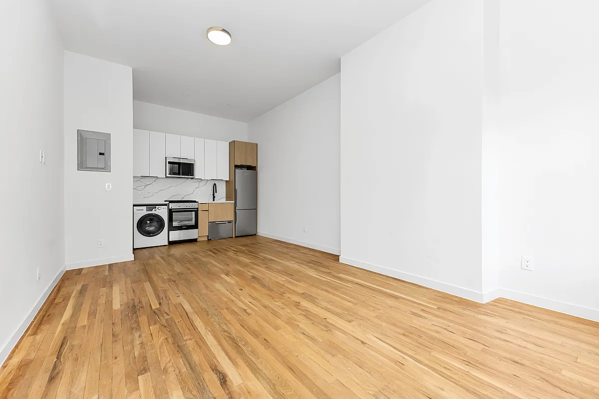 266 West 21st Street — Photo 2
