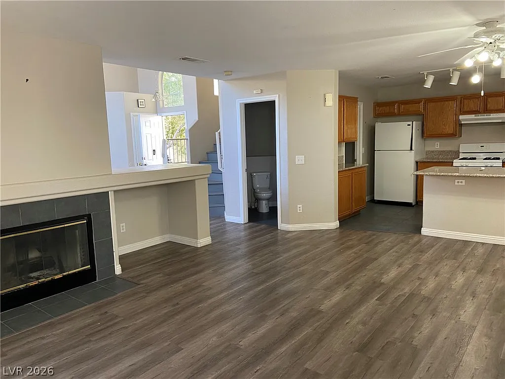 3 bed, 2.5 bath, 1633 sqft, $1,950 — Photo 3