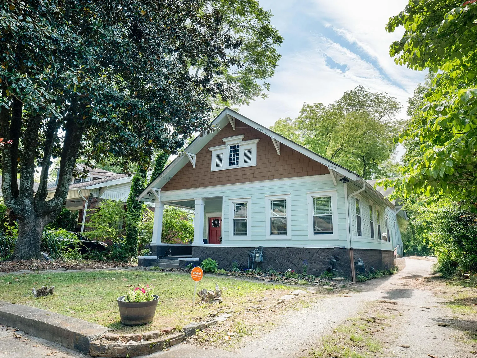 5 bed, 2708 sqft, $3,050 — Photo 3