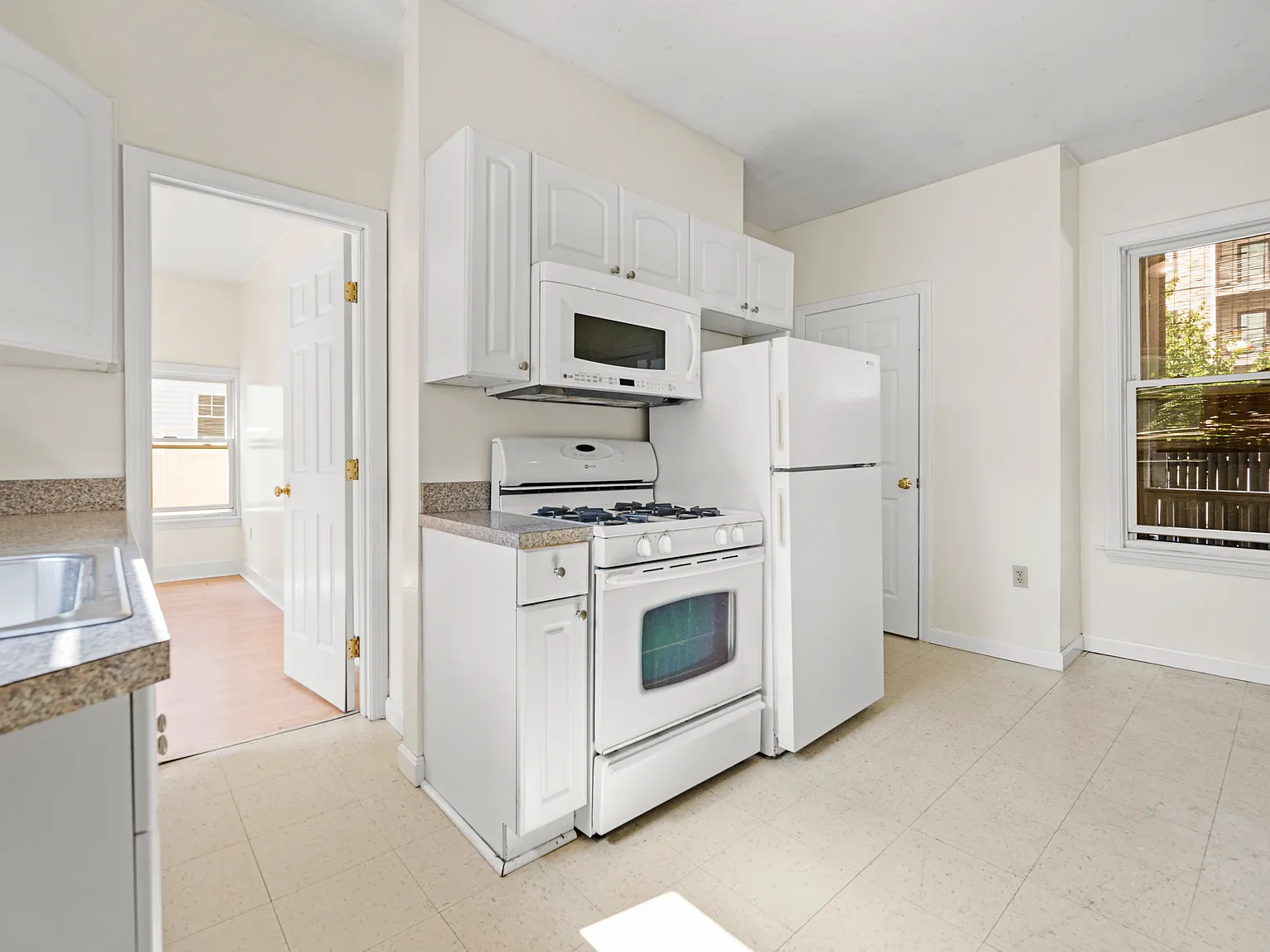 2 bed, 890 sqft, $2,250 — Photo 1