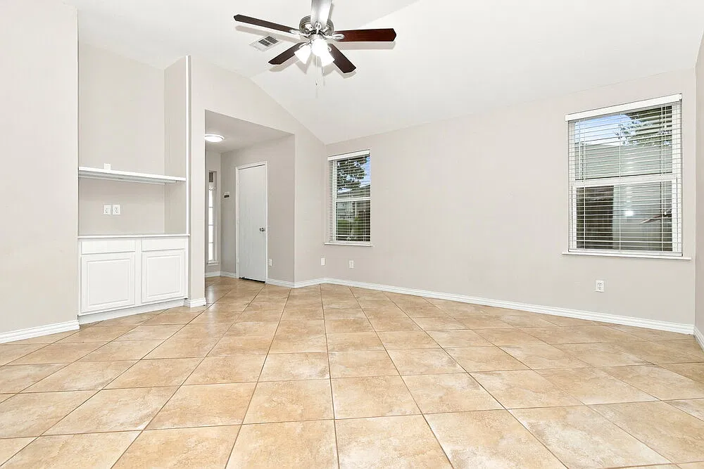 3 bed, 2.0 bath, 1312 sqft, $1,970 — Photo 4