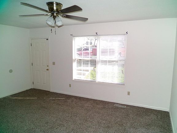 5th image of 45 Ashwood Ct APT 15