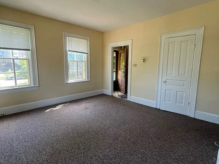 714 W Madison St — Photo 2
