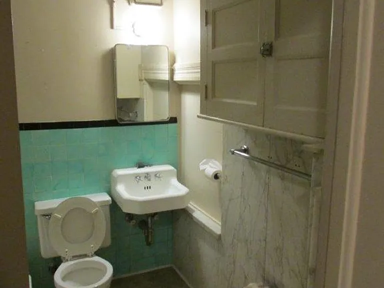 121 E Gilman St — Photo 36