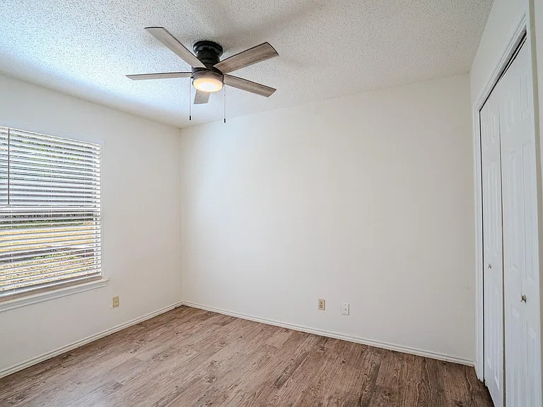 517 Cutty Trl #B — Photo 6