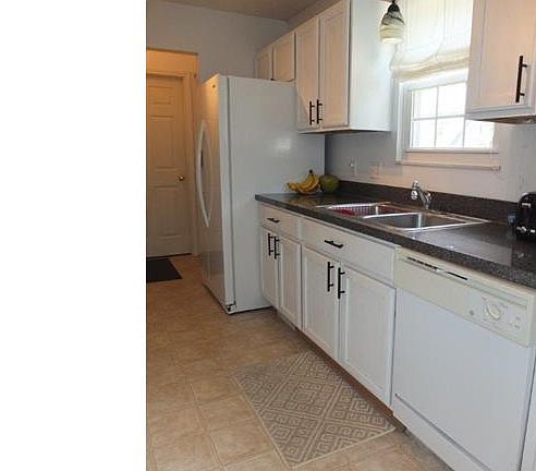 4th image of 562 Parkside Ln