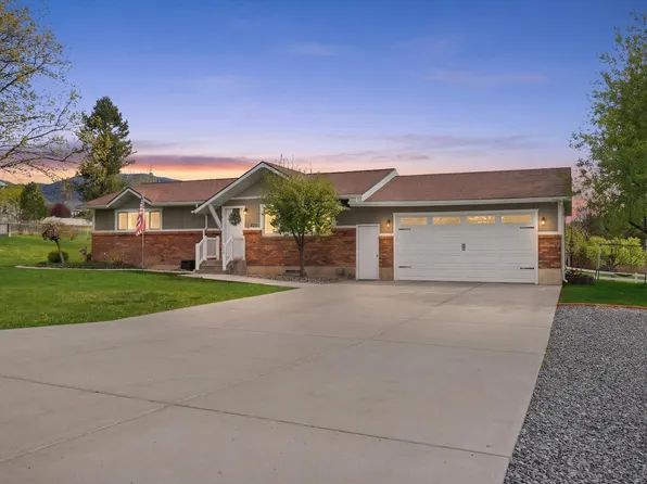 220 E 300 N, Hyde Park, UT 84318