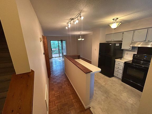 3rd image of 107 Weatherstone Dr Unit A