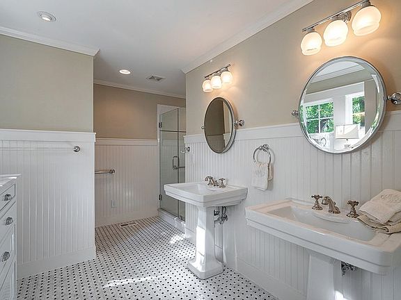5th image of 652 Milledge Cir