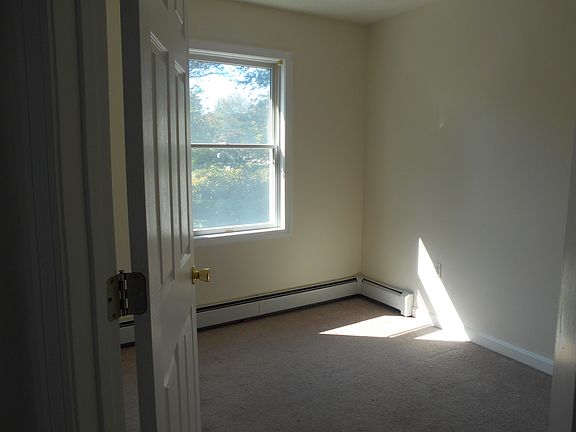 4th image of 180 Whalehead Rd