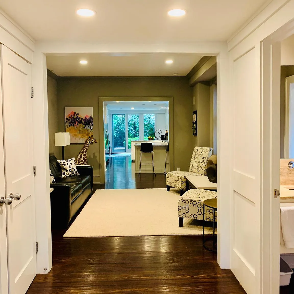 3 bed, 2.5 bath, 3624 sqft, $5,995 — Photo 4