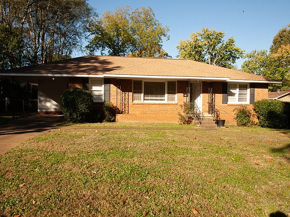Lovely light filled property in the heart of Blossomwood. Close to Blossomwood elementary school, the Blossomwood pool and the Landtrust.