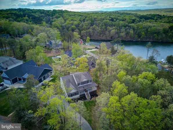 514 Sleigh Dr, Cross Junction, VA 22625