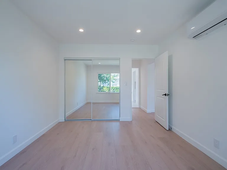 14418 Martha St — Photo 19
