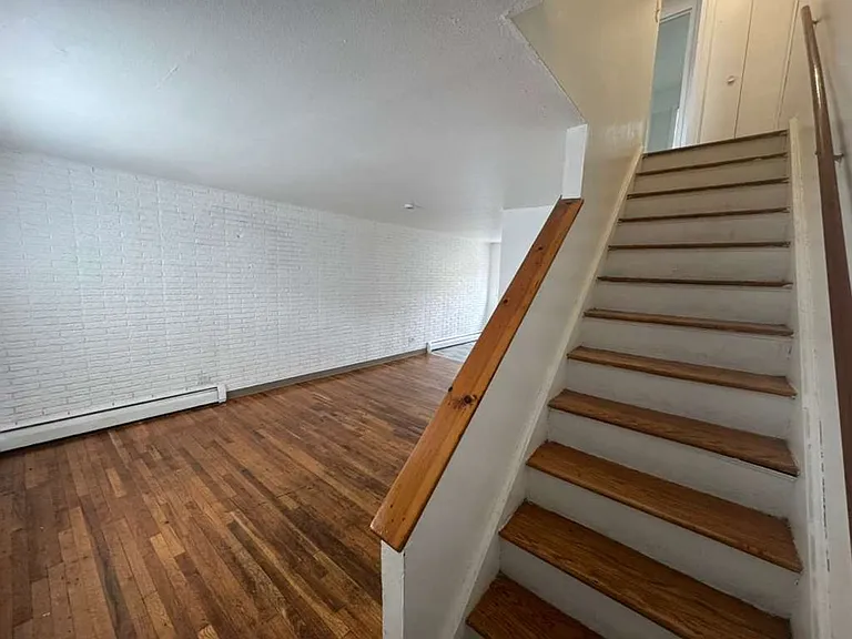 Georgetown Apartments — Photo 3