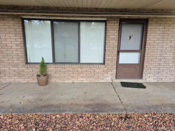 995 N Cass Lake Rd APT 125, Waterford, MI 48328