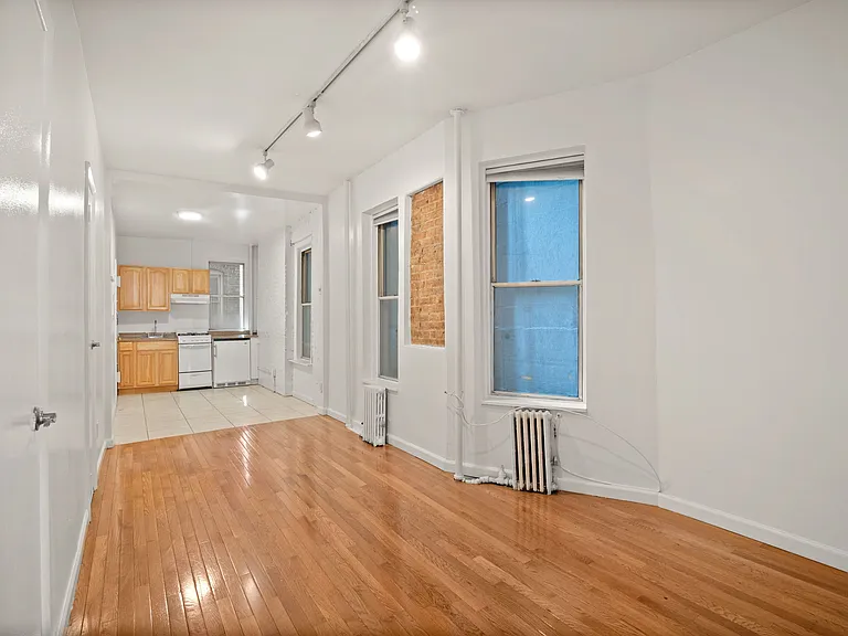 448 W 54th St #5B — Photo 5