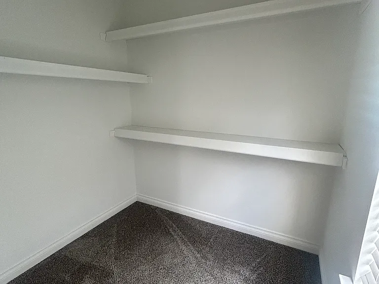 2323 E Maple Rd — Photo 12