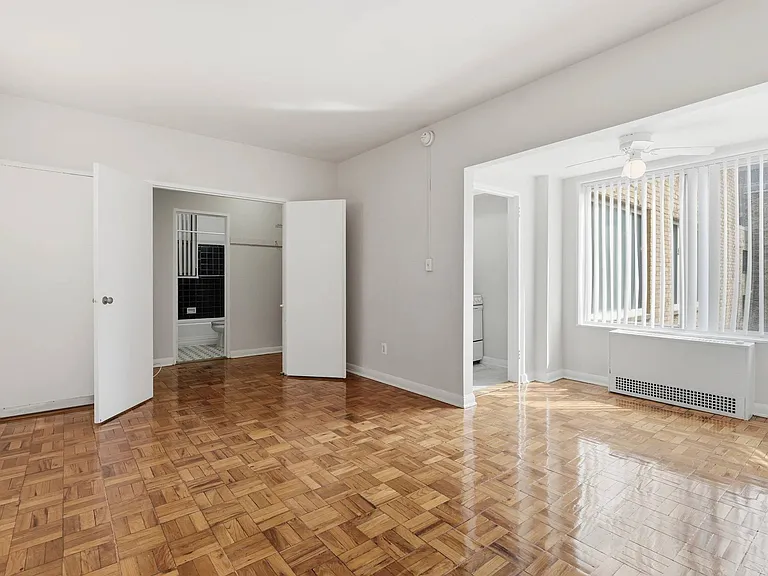 Empire Apartments — Photo 9