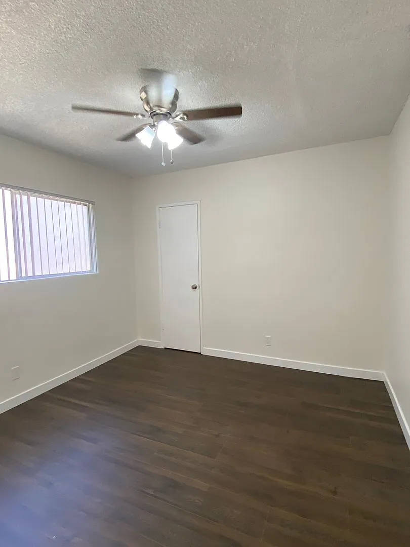 Move In Ready 2bd/1bth In Koreatown! — Photo 4