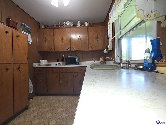 4th image of 2408 Hill St