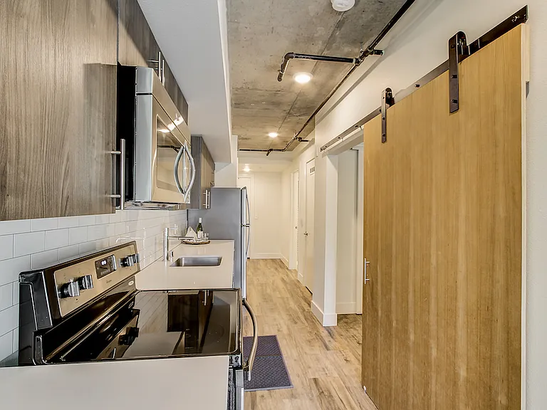 Dunn Motors Apartments — Photo 32