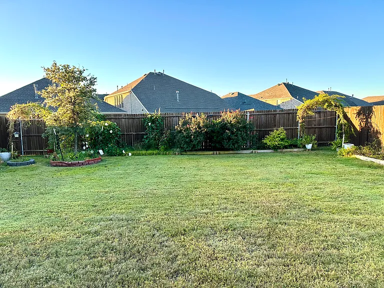 1828 Lake Grove Dr — Photo 14