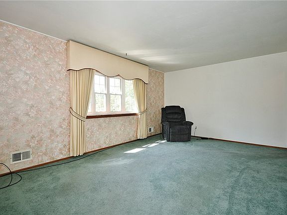 4th image of 448 Temona Dr