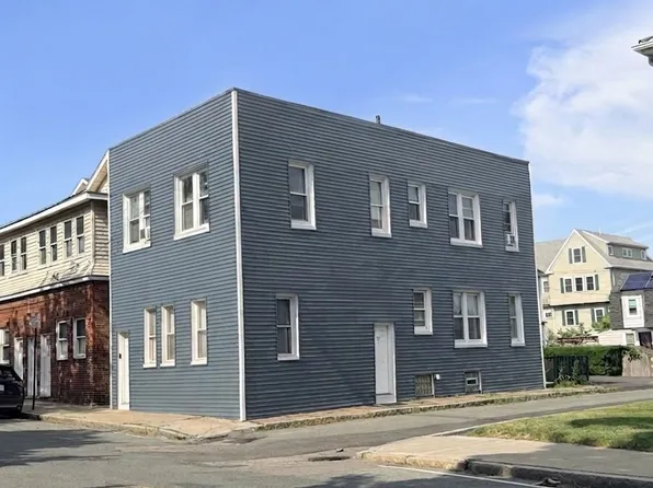 1227 Sea St, Quincy, MA 02169