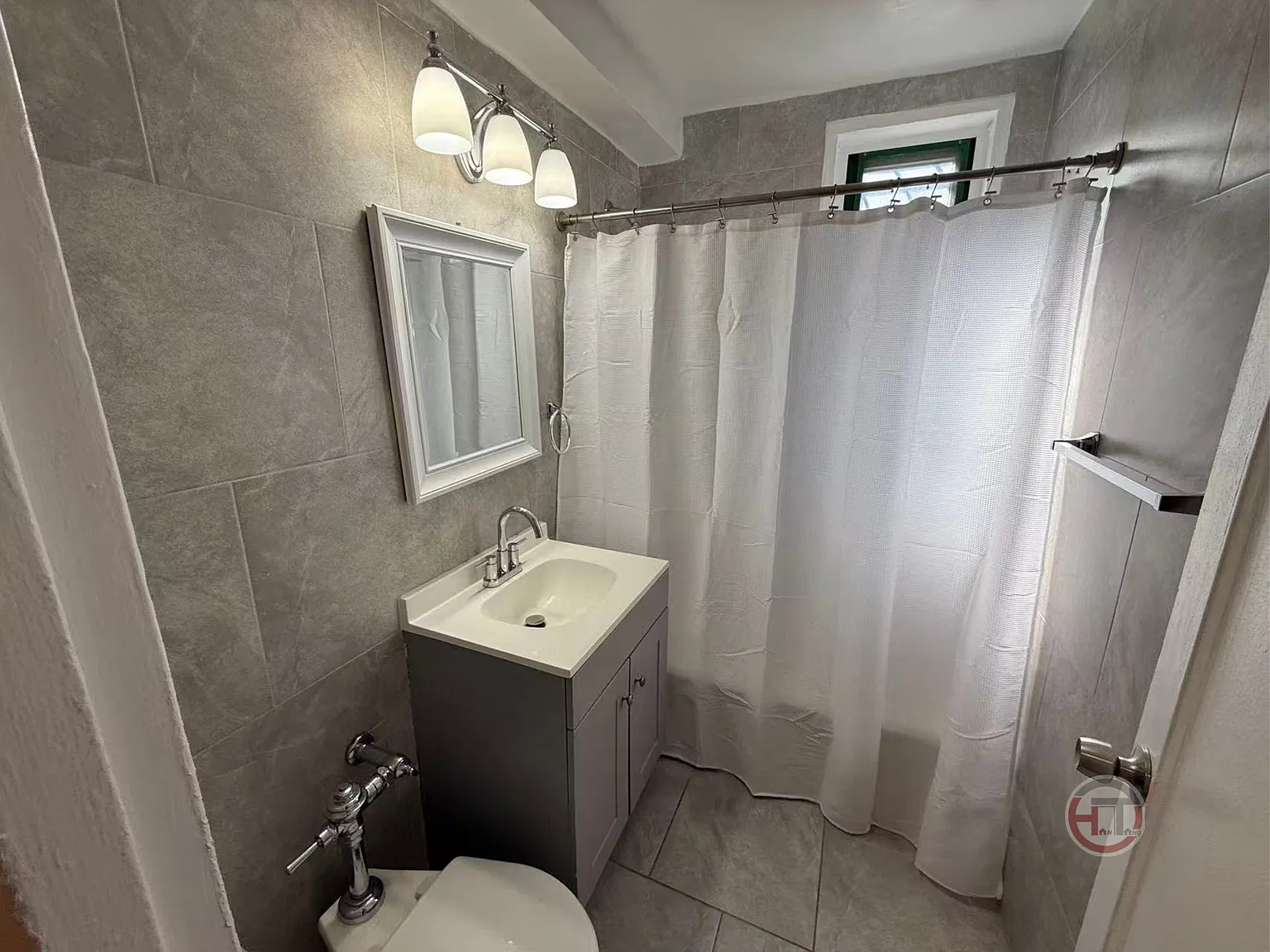 2 bed, 820 sqft, $2,650 — Photo 2