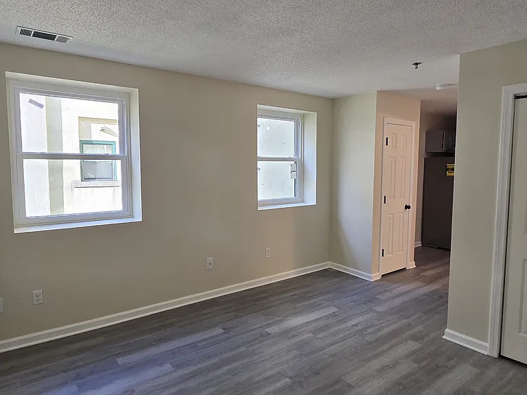46 S Cherry St — Photo 4
