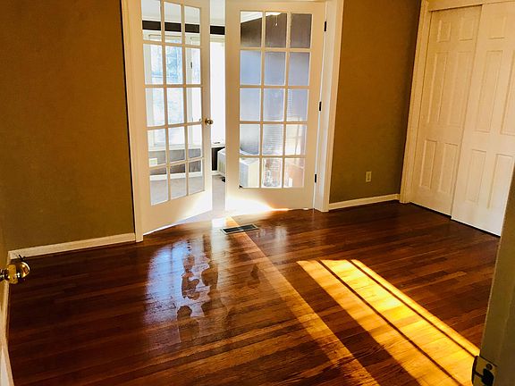 4th image of 240 Fontaine Cir