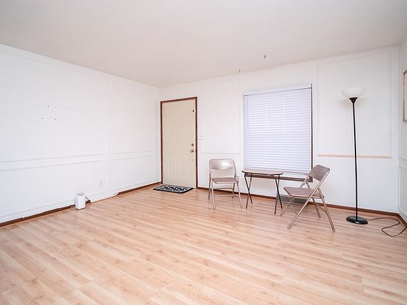 5th image of 2247 Forest View Rd