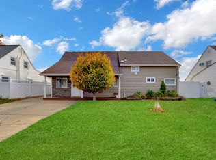 49 Boat Ln, Levittown, NY 11756