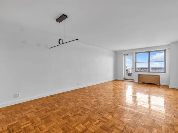 125-10 Queens Boulevard image 2 of 15