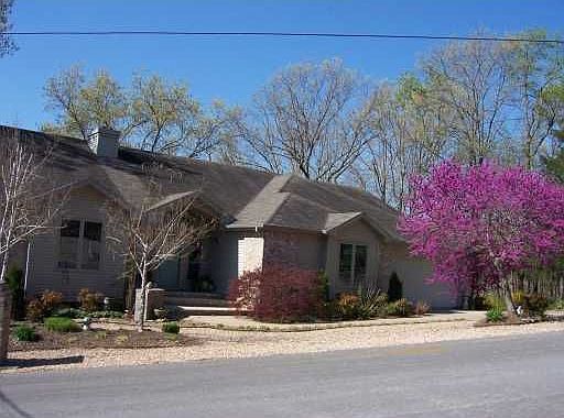 1st image of 32 Dunkeld Dr