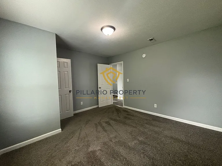 123 W North G St — Photo 10