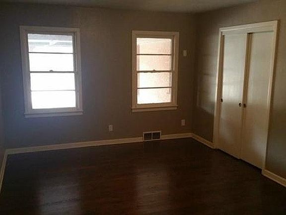 3rd image of 822 Glen Arbor Dr