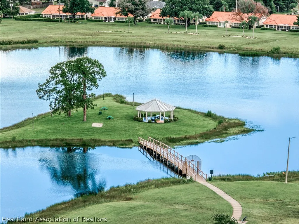 2 bed, 2.0 bath, 1319 sqft, $1,800 — Photo 4