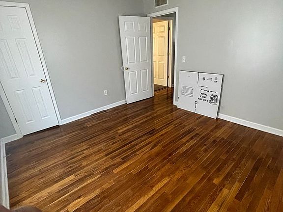 4th image of 2216 Ledyard St