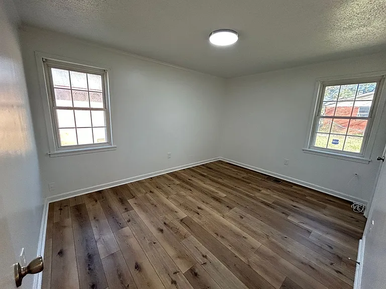 1085 Berrywood Ave — Photo 6