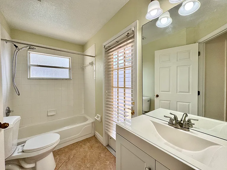 641 Samantha Ln — Photo 30
