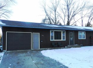655 E 1st St, Sioux Center, IA 51250