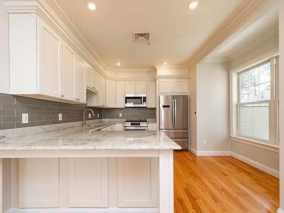 4th image of 4380 Washington St Unit 1