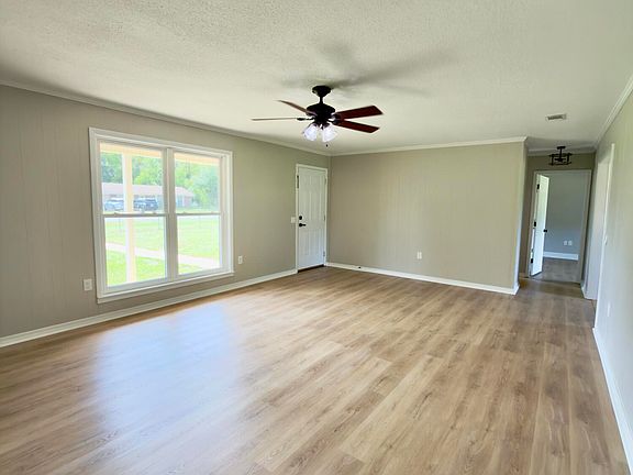 2nd image of 1304 Pinewood Ln
