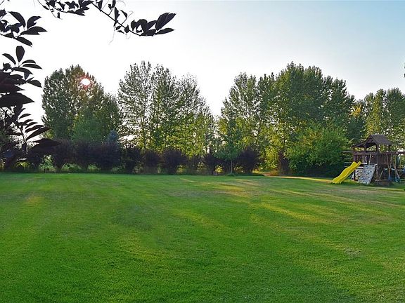 5th image of 127 Coral Dr