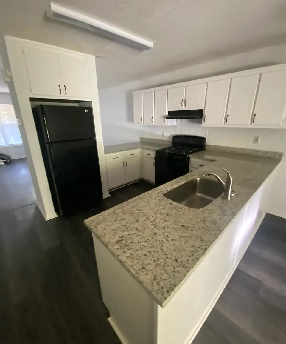 501 Oakwood Dr — Photo 4